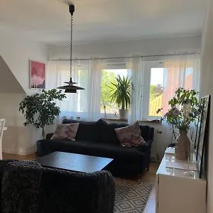 Rymlig Och Modern Laegenhet I Villa. Perfekt Foer Familjer. Med Parkering. , Malmo Sweden